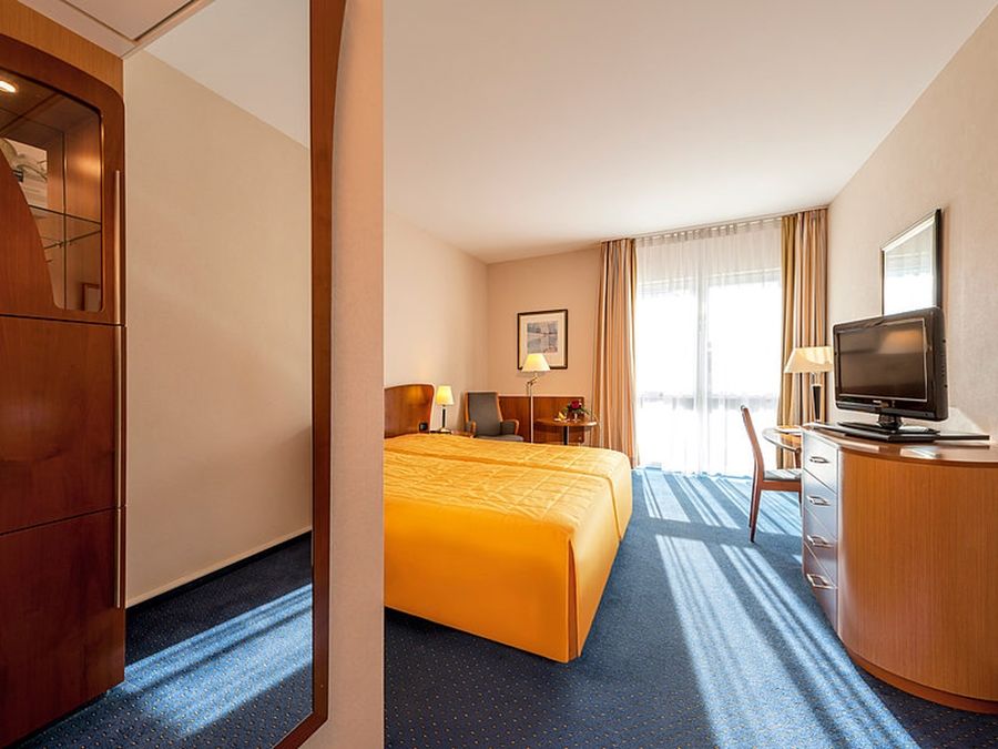 Hotel Dorint Charlottenhof Halle 4*